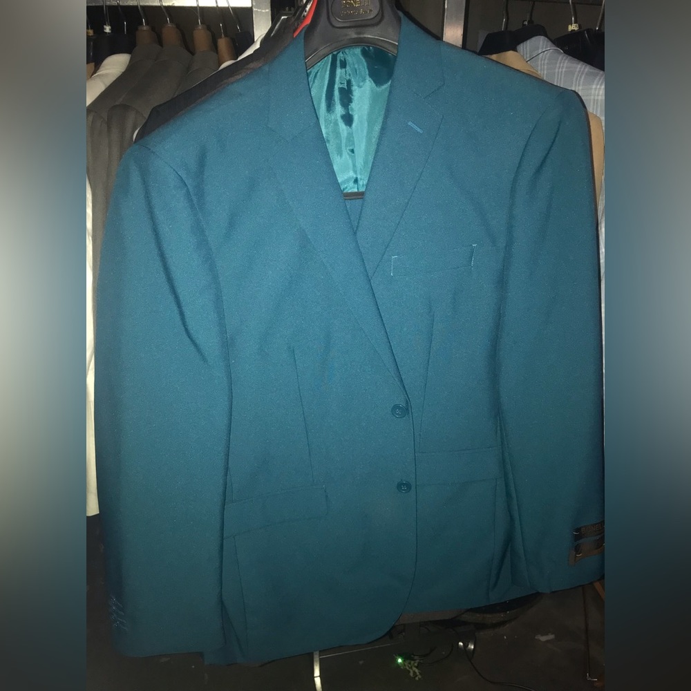 Umberio Bonelli Brand New With Tag 2-Piece Suit Size 46L